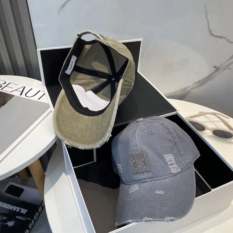 Minimalist Loewe Caps 258430
