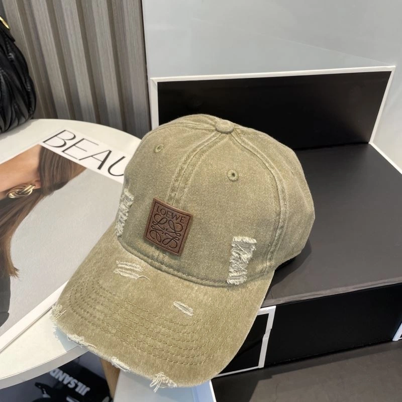 Minimalist Loewe Caps 258430