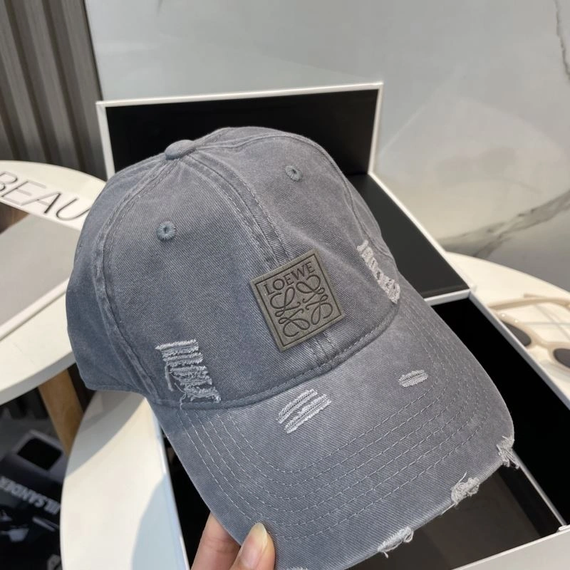 Minimalist Loewe Caps 258430