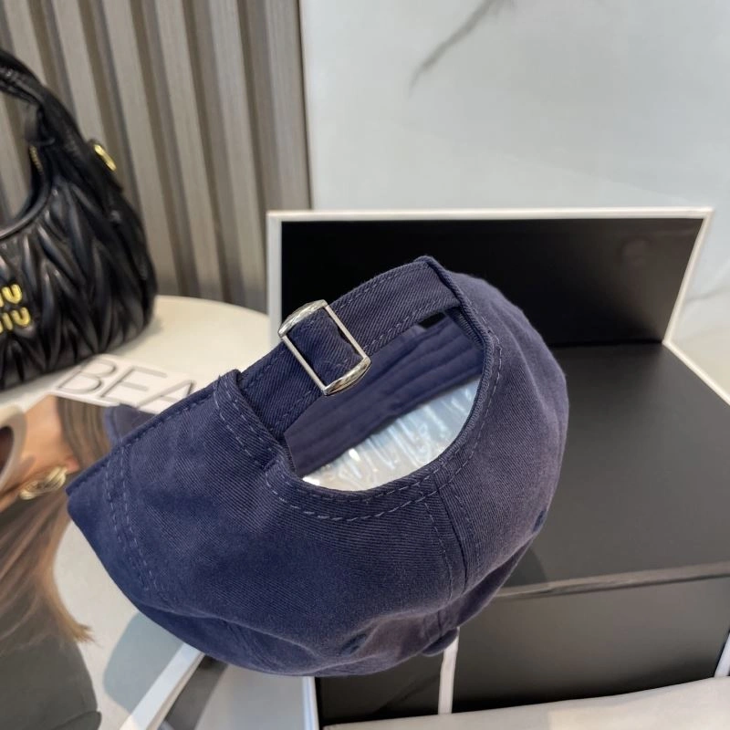 Trendsetting Loewe Caps 258389