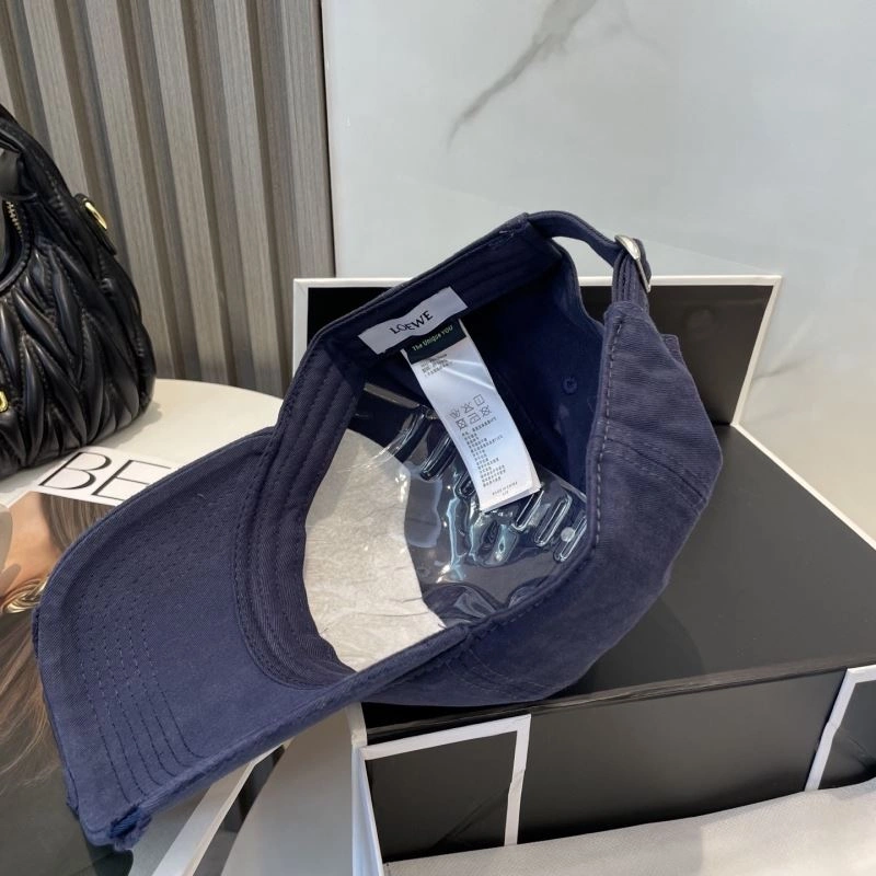 Trendsetting Loewe Caps 258389