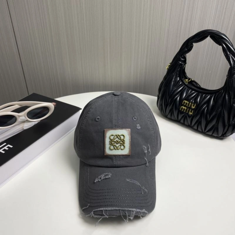 Minimalist Loewe Caps 258402