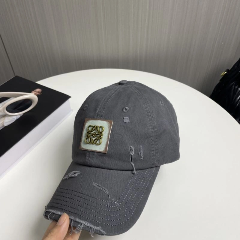 Minimalist Loewe Caps 258402