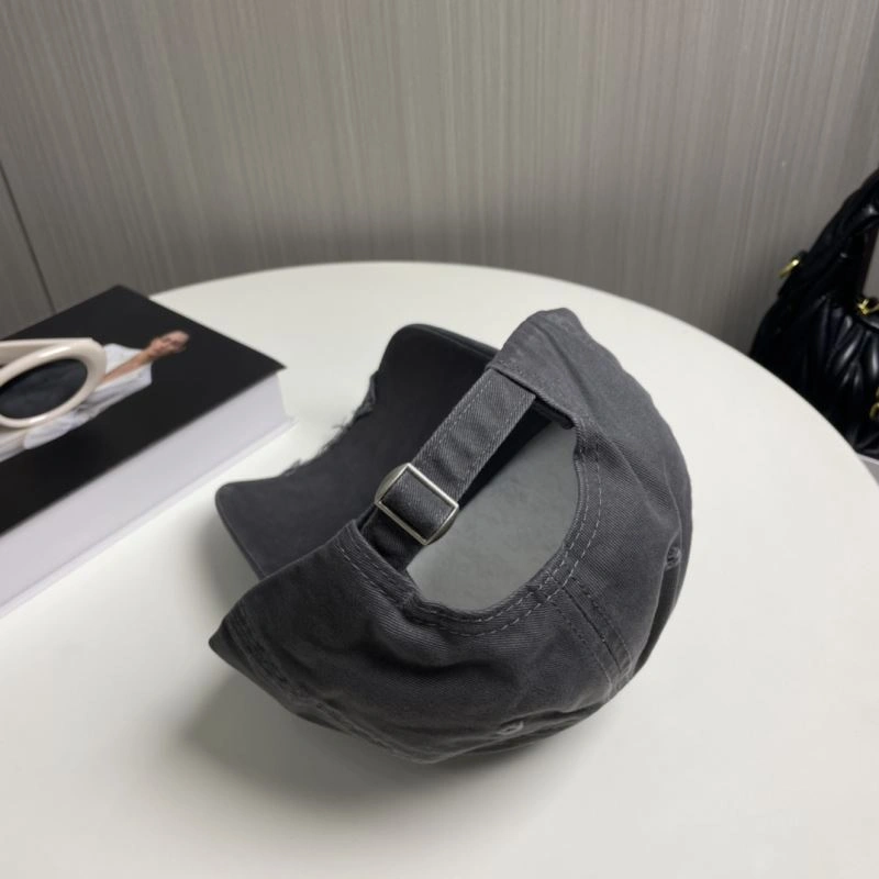 Minimalist Loewe Caps 258402