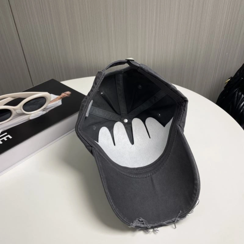 Minimalist Loewe Caps 258402