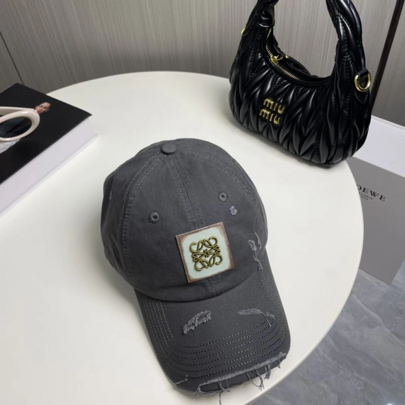 Minimalist Loewe Caps 258402