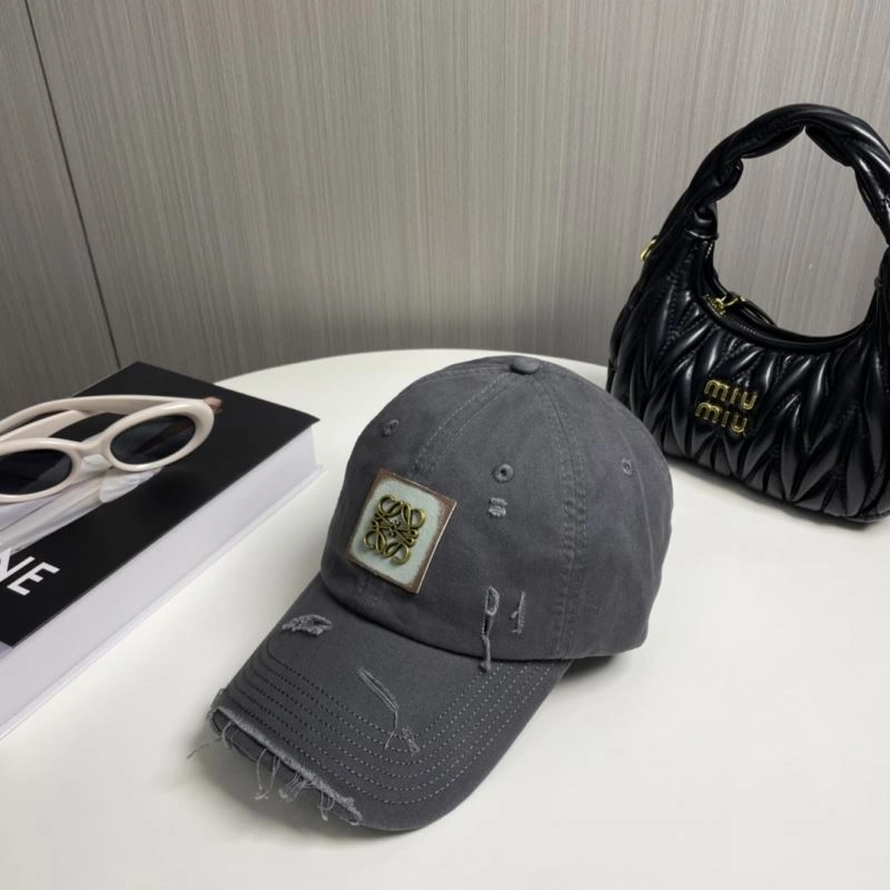 Minimalist Loewe Caps 258402