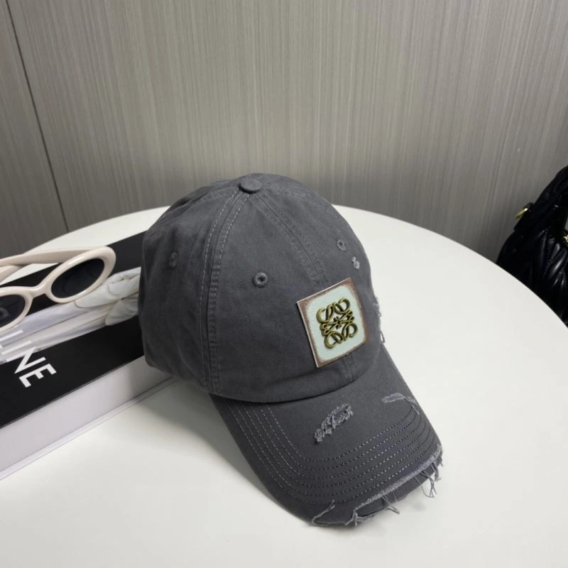 Minimalist Loewe Caps 258402