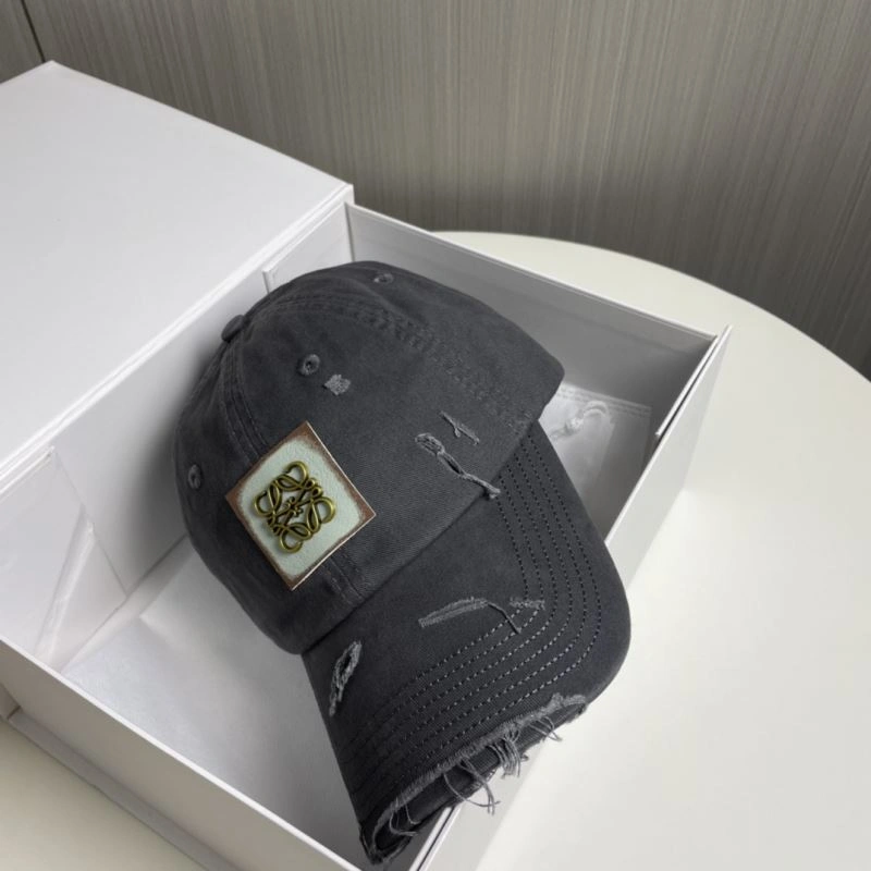 Minimalist Loewe Caps 258402