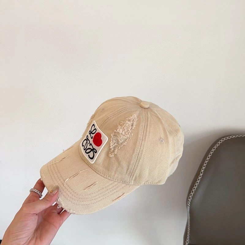 Modern Loewe Caps 261922