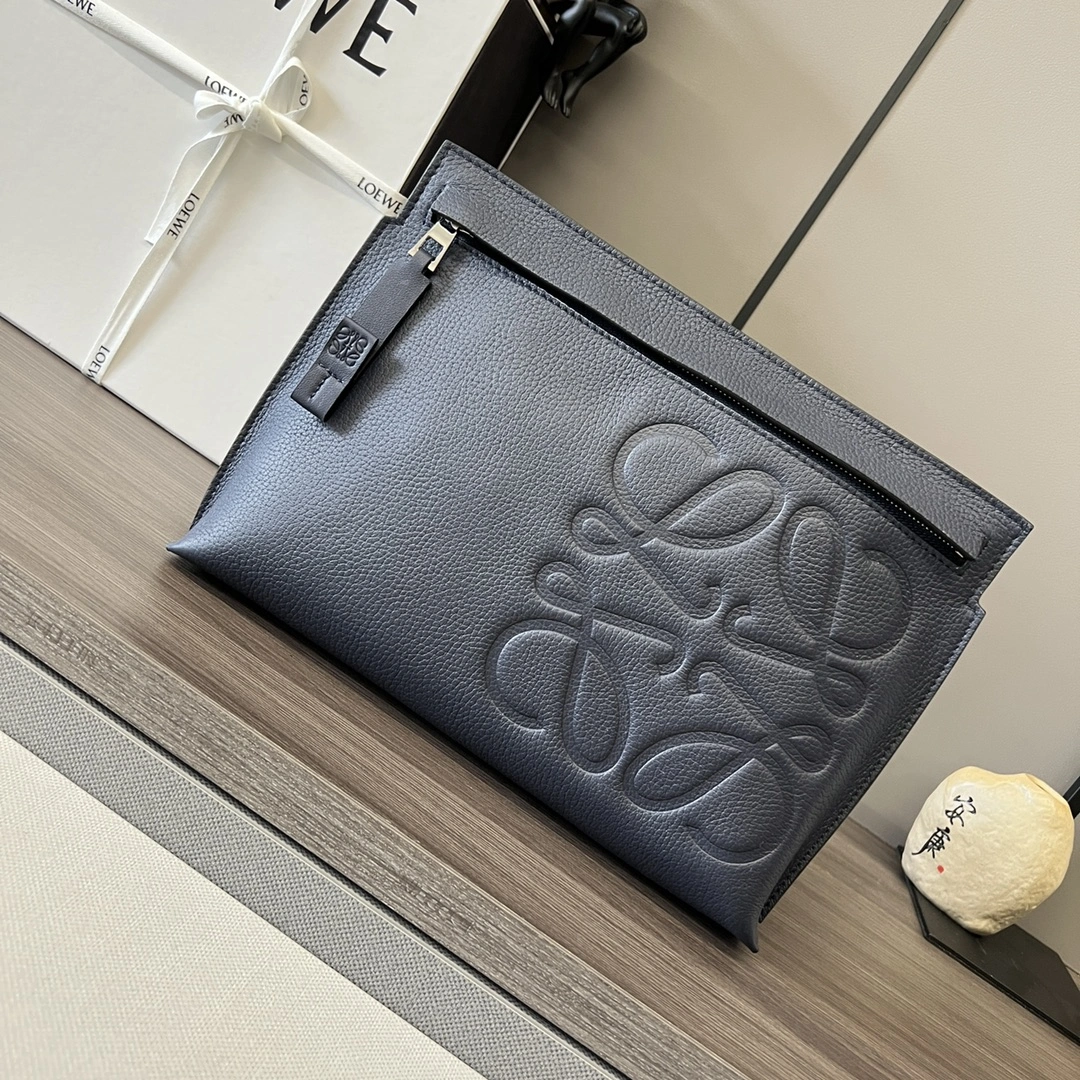 Bold Loewe Clutch Bags 72183
