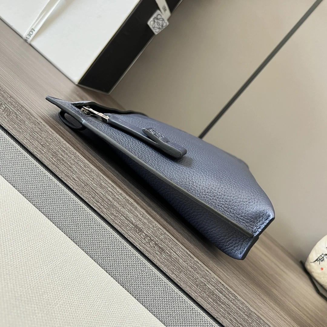 Bold Loewe Clutch Bags 72183
