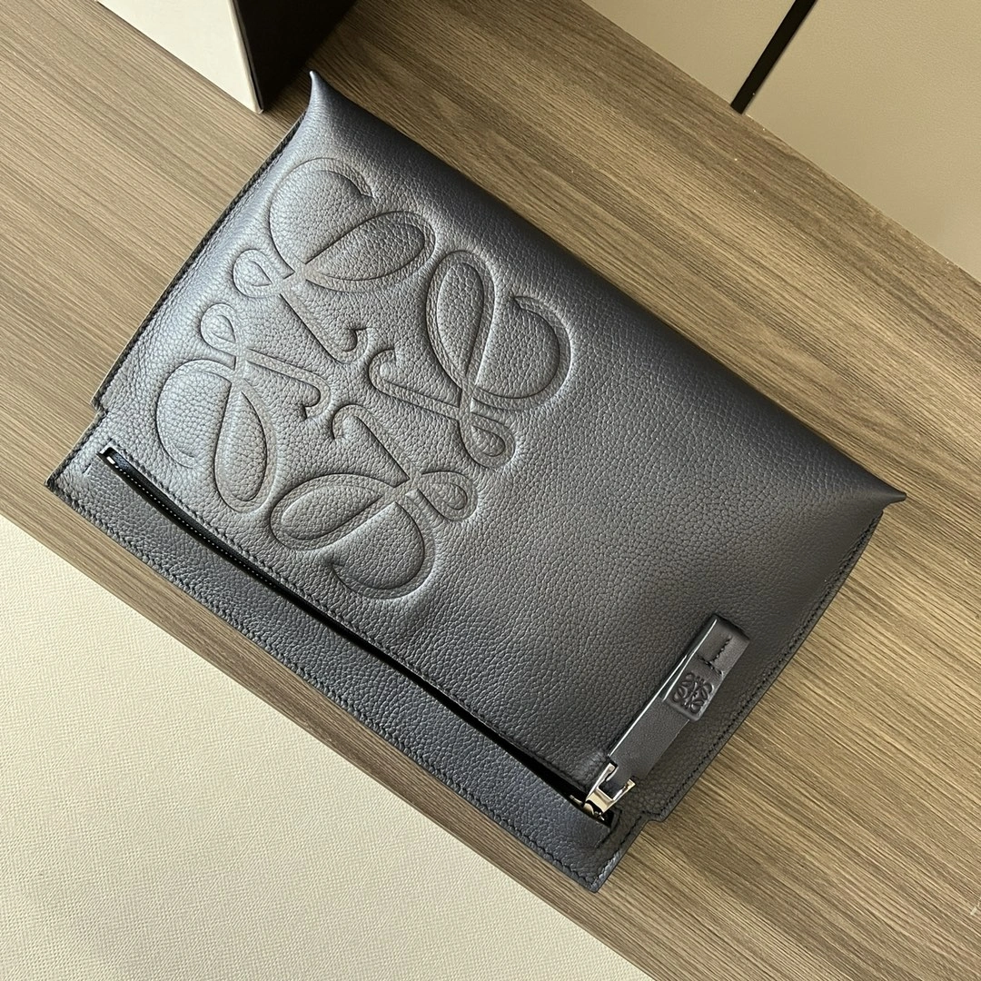 Bold Loewe Clutch Bags 72183