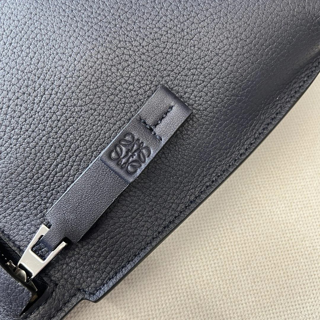 Bold Loewe Clutch Bags 72183