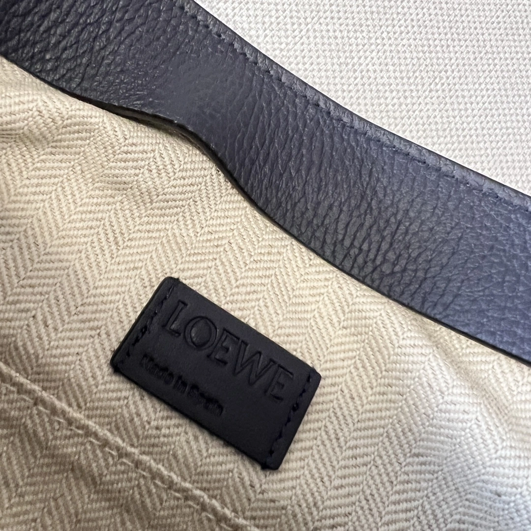 Bold Loewe Clutch Bags 72183