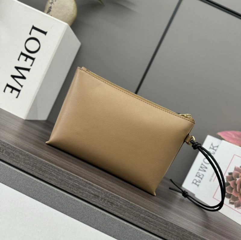 Sporty Loewe Clutch Bags 61681