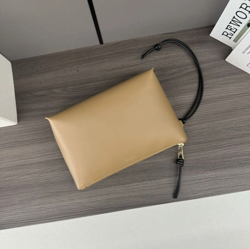 Sporty Loewe Clutch Bags 61681
