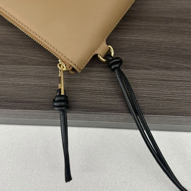 Sporty Loewe Clutch Bags 61681