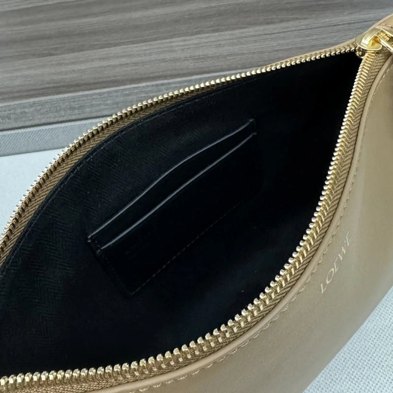 Sporty Loewe Clutch Bags 61681