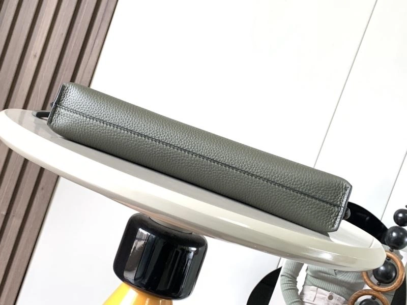 Cozy Loewe Clutch Bags 77531