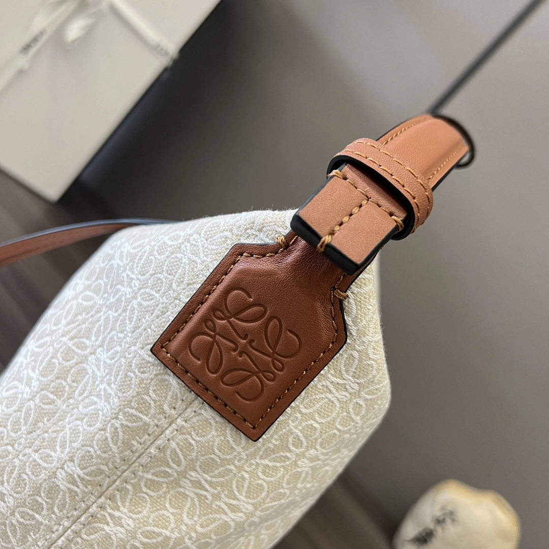 UrbanChic Loewe Cubi Bags 72182