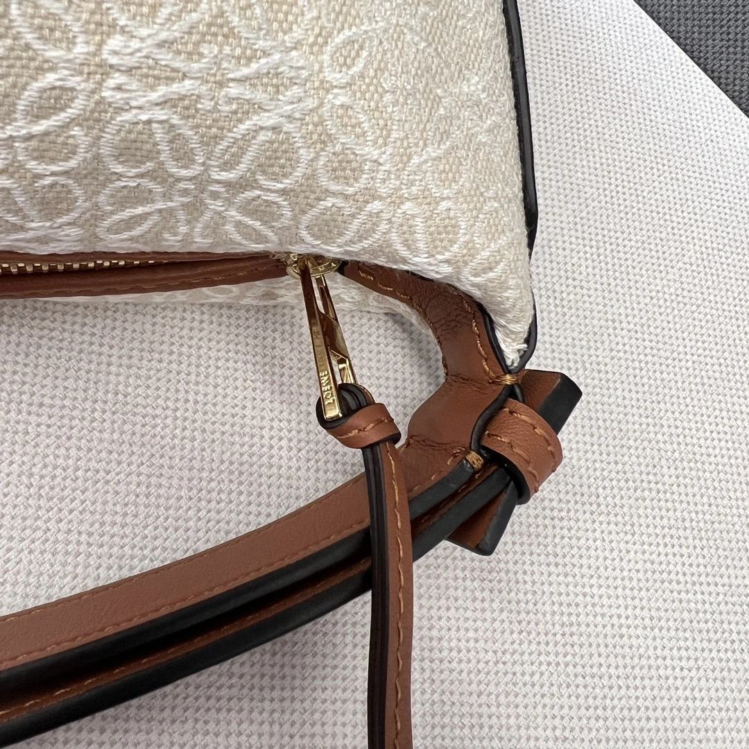 UrbanChic Loewe Cubi Bags 72182