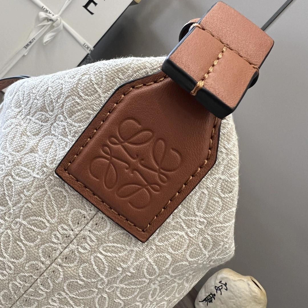 Flexible Loewe Cubi Bags 72177