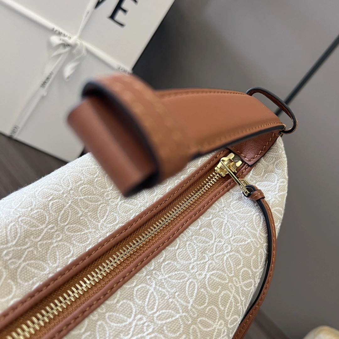 Flexible Loewe Cubi Bags 72177