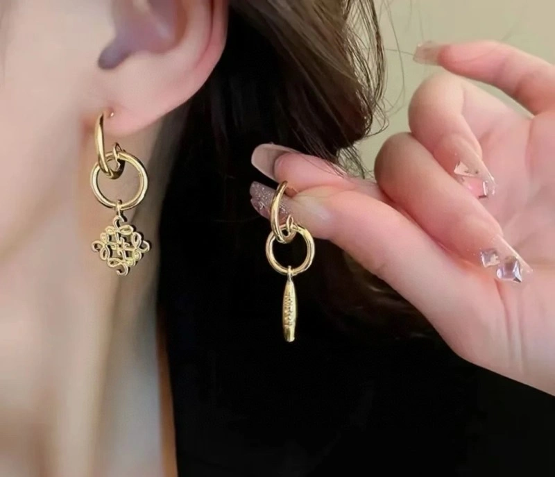 Seasonal Loewe Earrings 207906