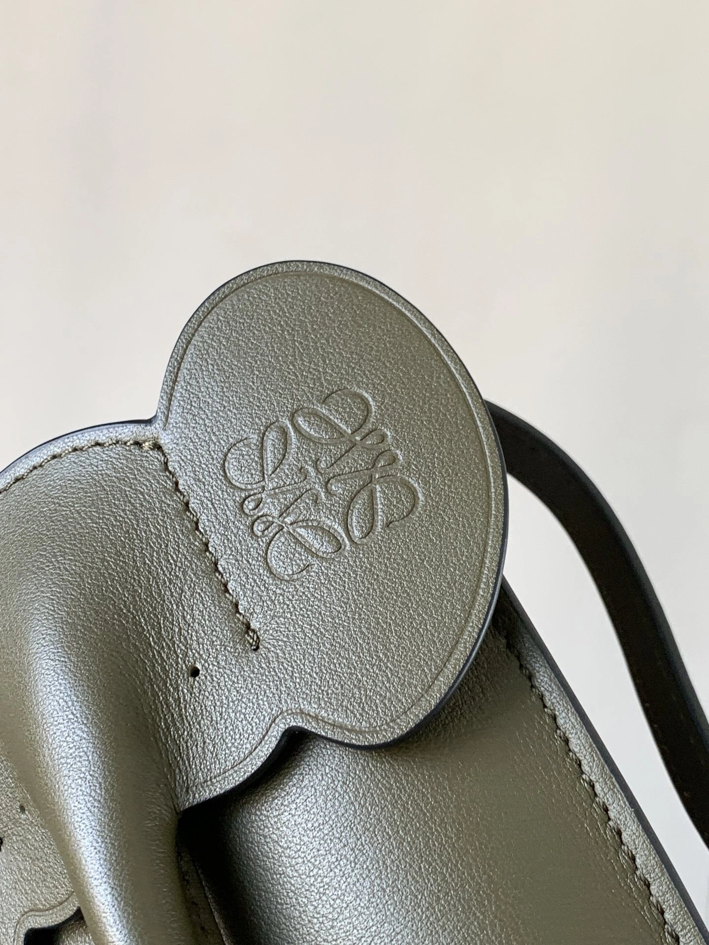 WeatherProof Loewe Elephant Bags 72020