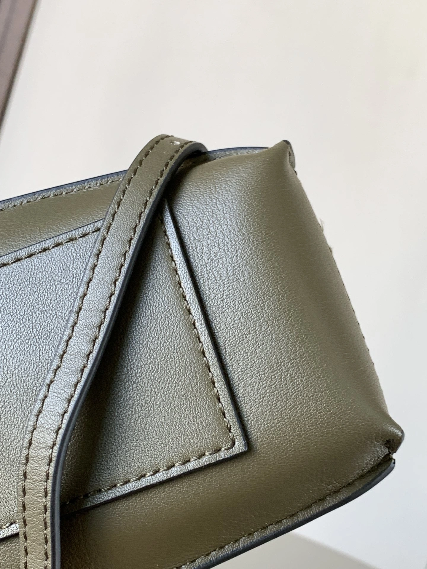 WeatherProof Loewe Elephant Bags 72020