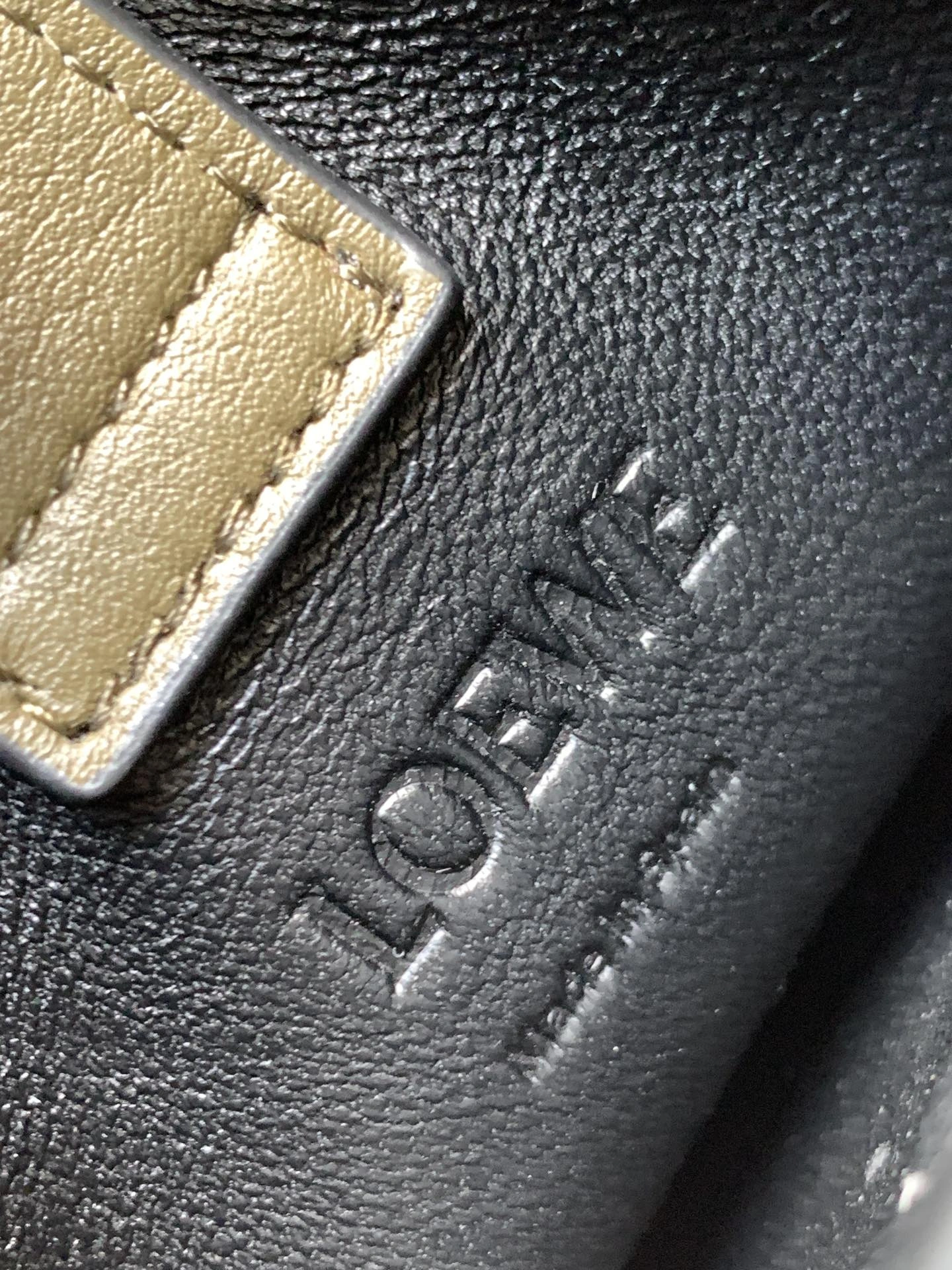 WeatherProof Loewe Elephant Bags 72020