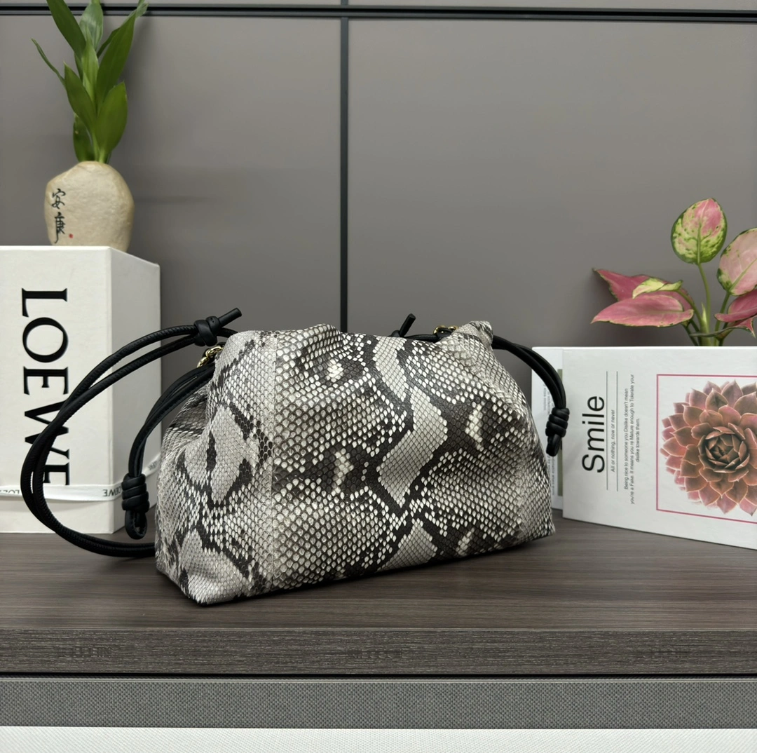 Loewe Flamenco Bags ModernLook 72178
