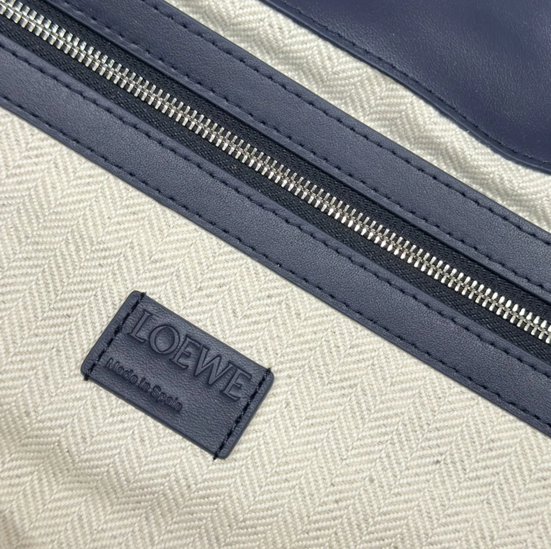Contemporary Loewe Flamenco Bags 72149