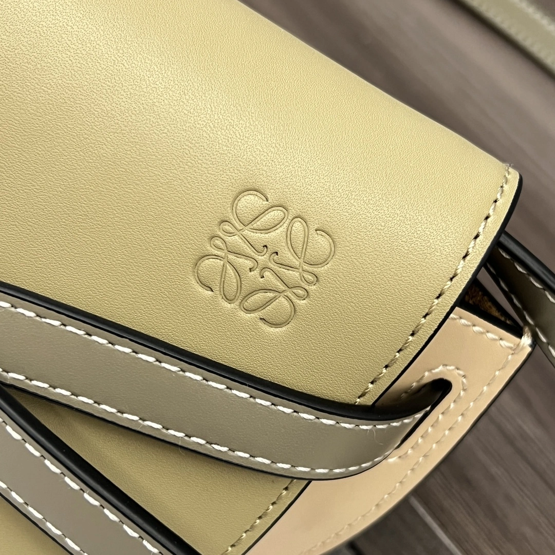 Vibrant Loewe Gate Bags 72148