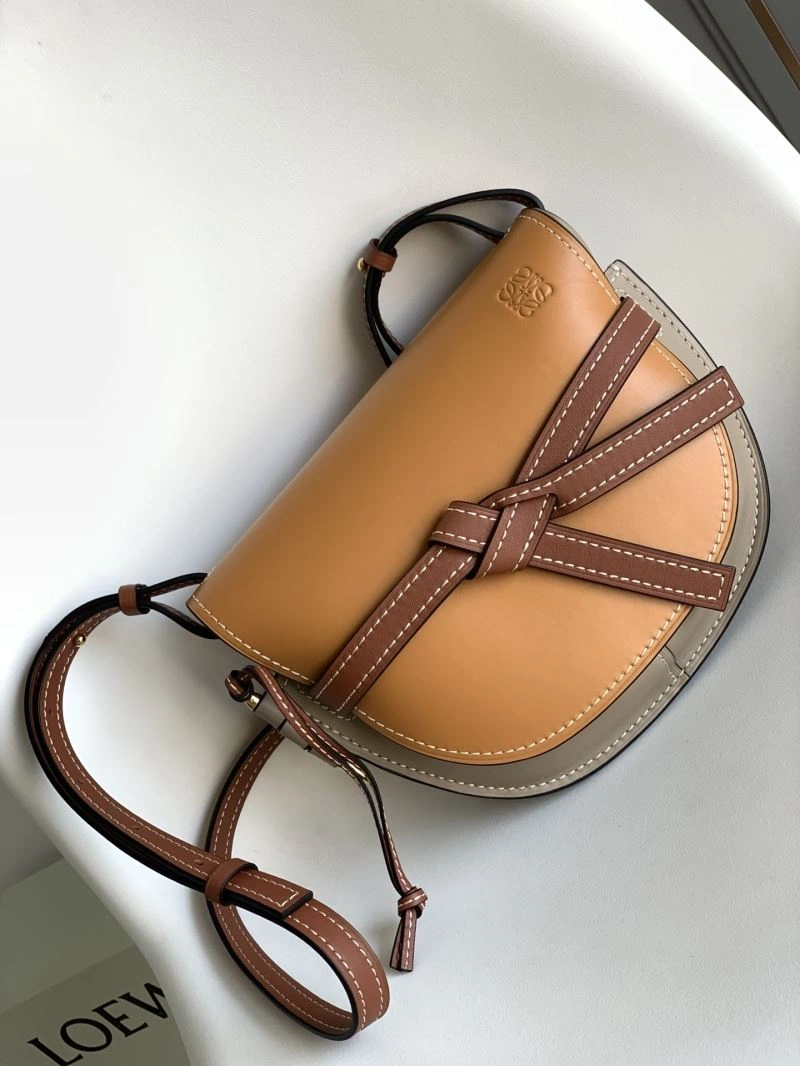 Loewe Gate Bags Cozy 61596