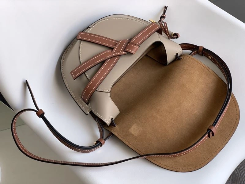 Loewe Gate Bags Cozy 61596