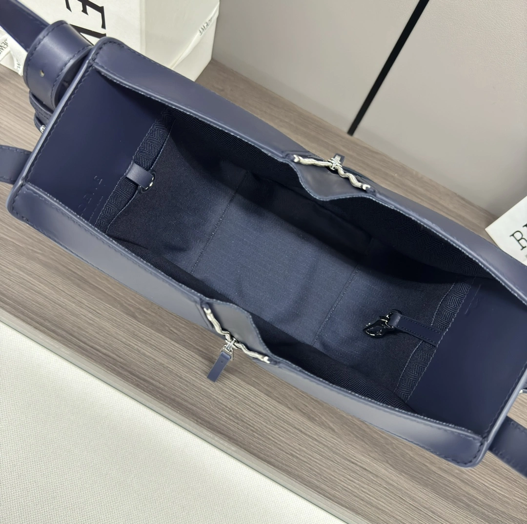 Loewe Hammock Bags Practical 72144