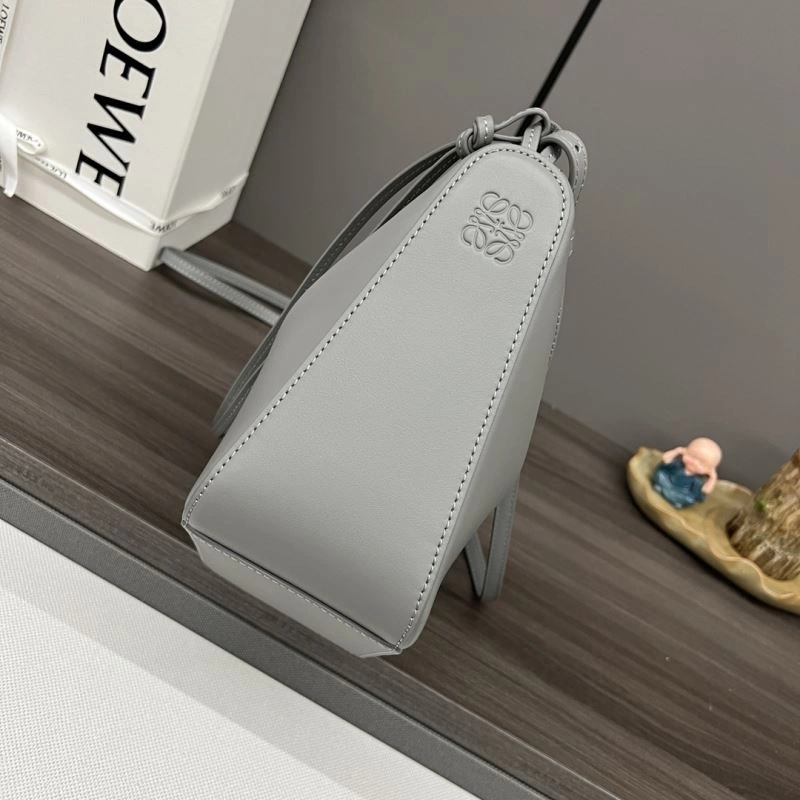 Sporty Loewe Hobo Bags 58483
