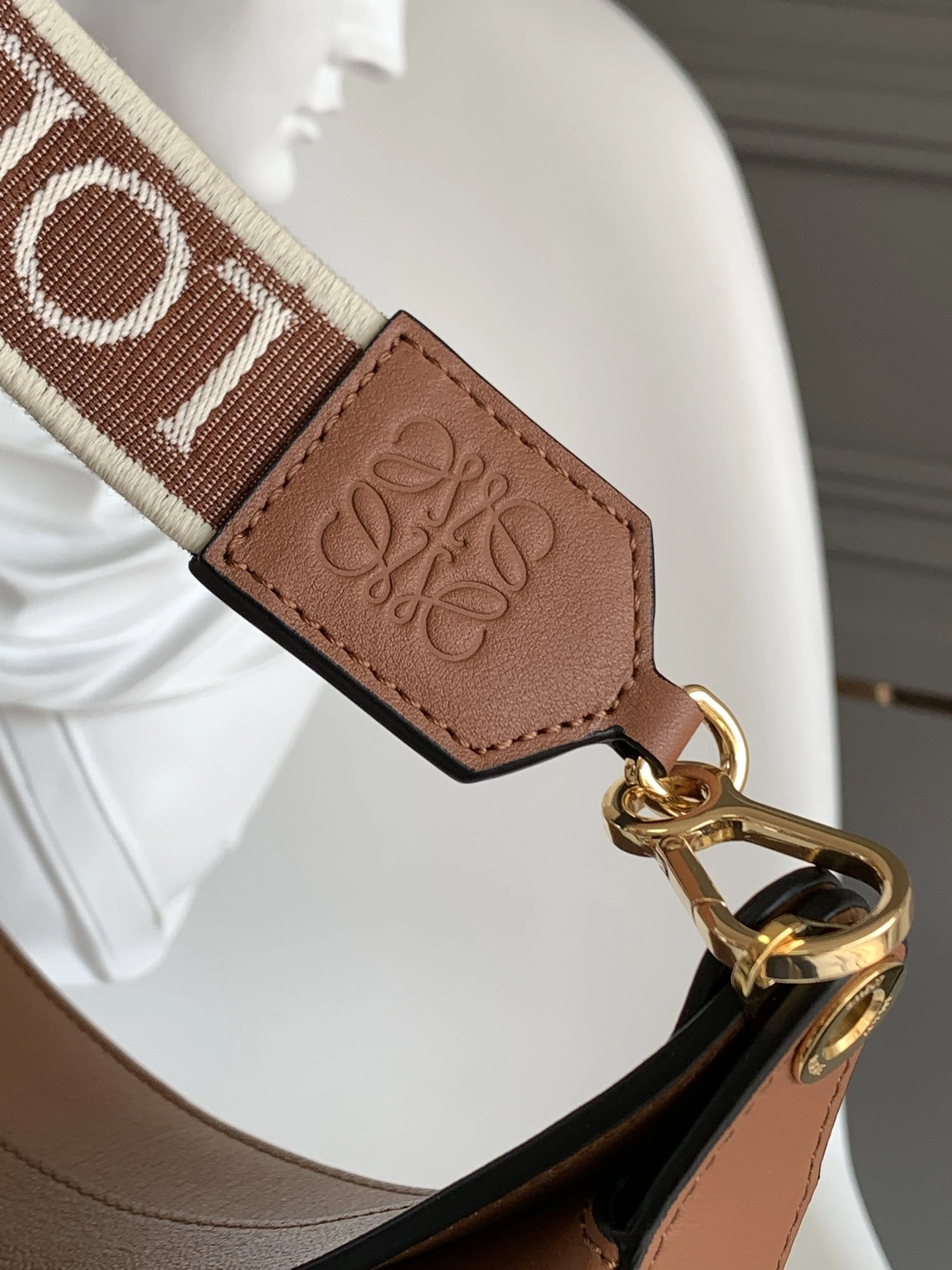 Thermal Loewe Hobo Bags 72171