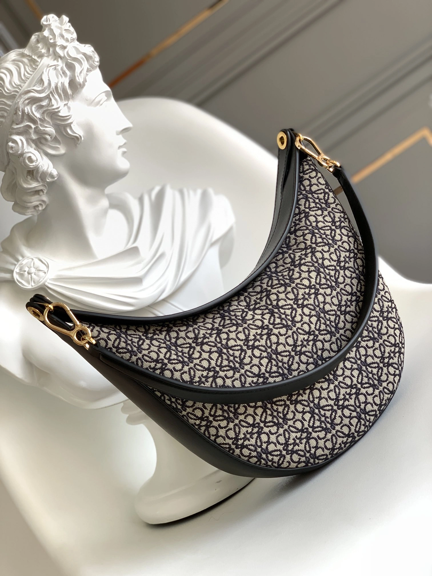 Loewe Hobo Bags Tailored 72130