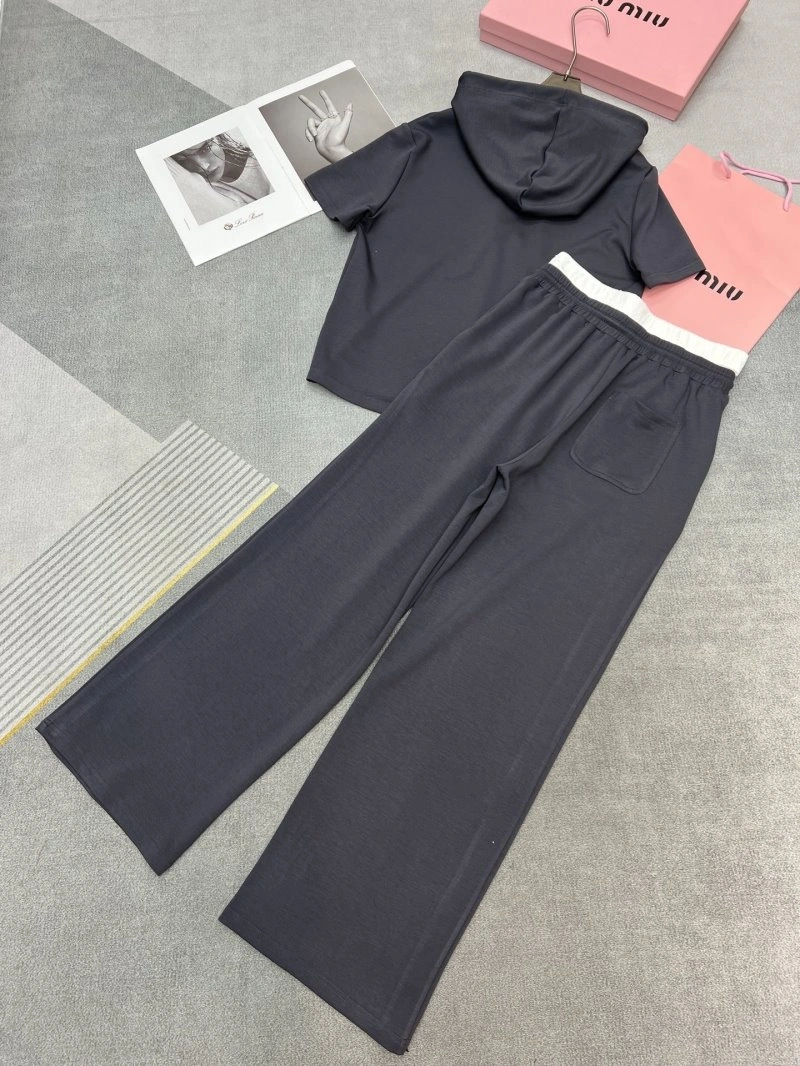 ModernLook Loewe Long Suits 149786