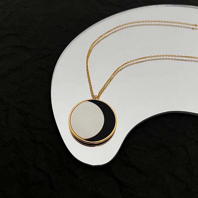 Cozy Loewe Necklaces 212583