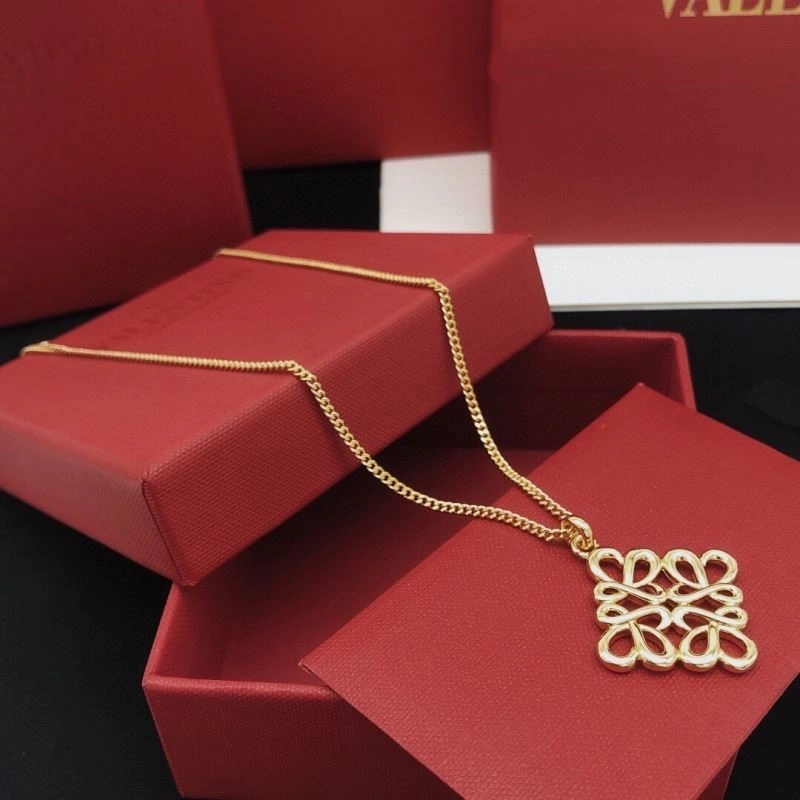 Lightweight Loewe Necklaces 210584