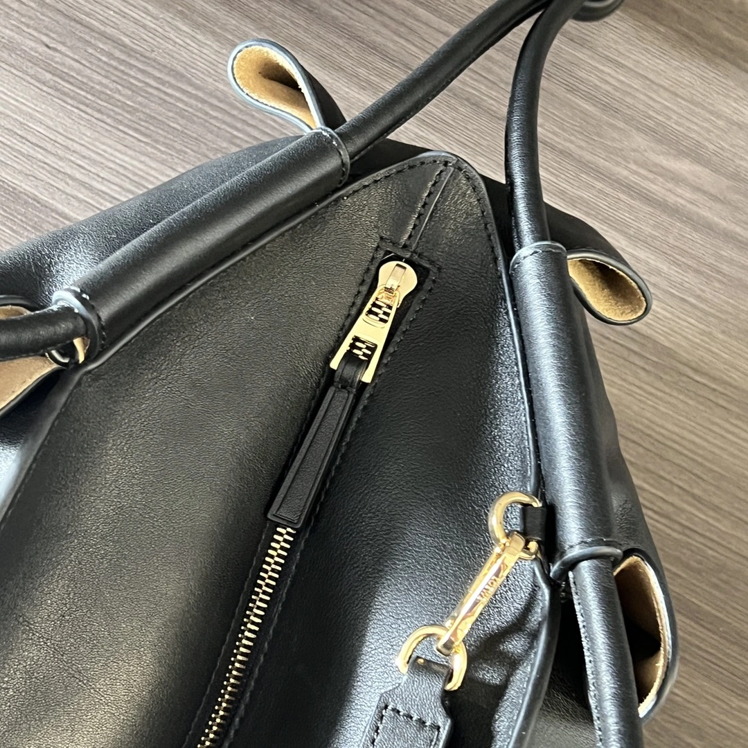 Loewe Paseo Bags Trendsetting 72131