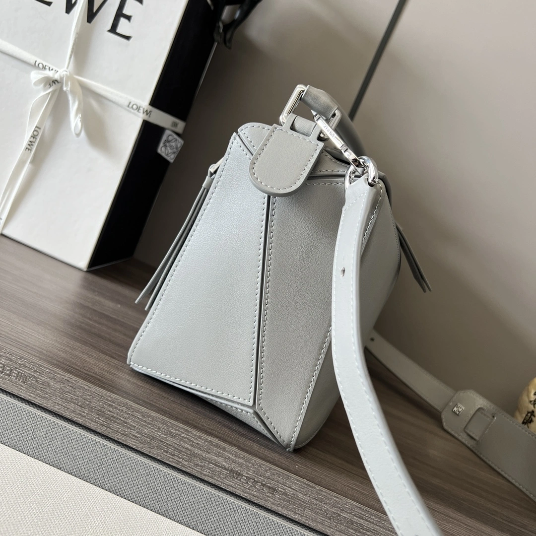 Lightweight Loewe Puzzle Bags 72137
