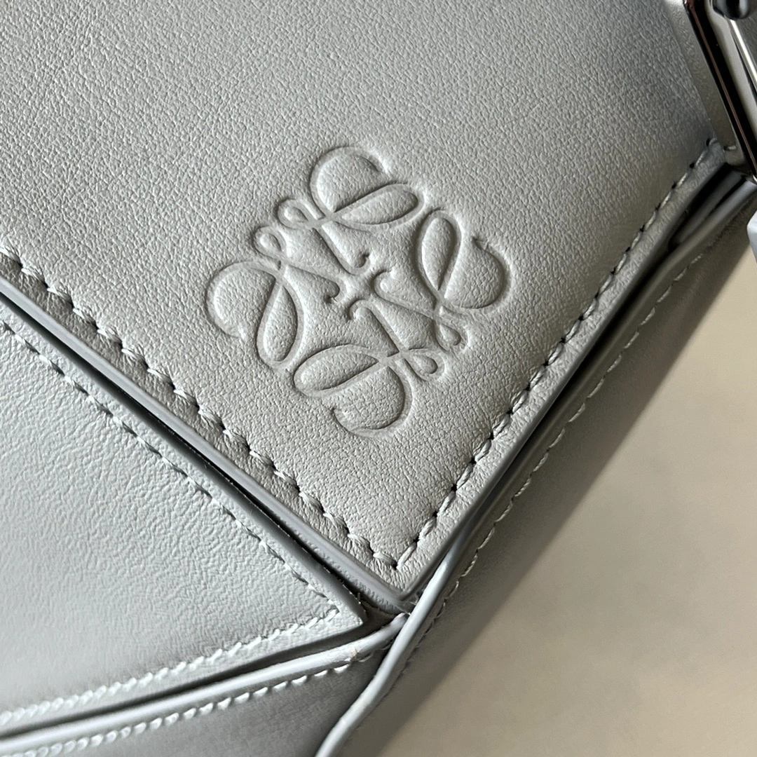 Lightweight Loewe Puzzle Bags 72137