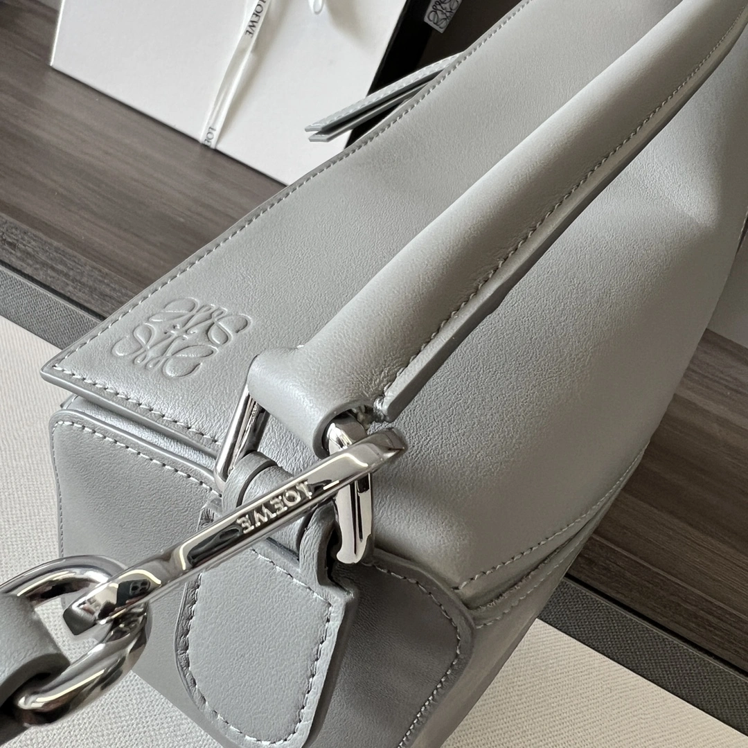 Lightweight Loewe Puzzle Bags 72137