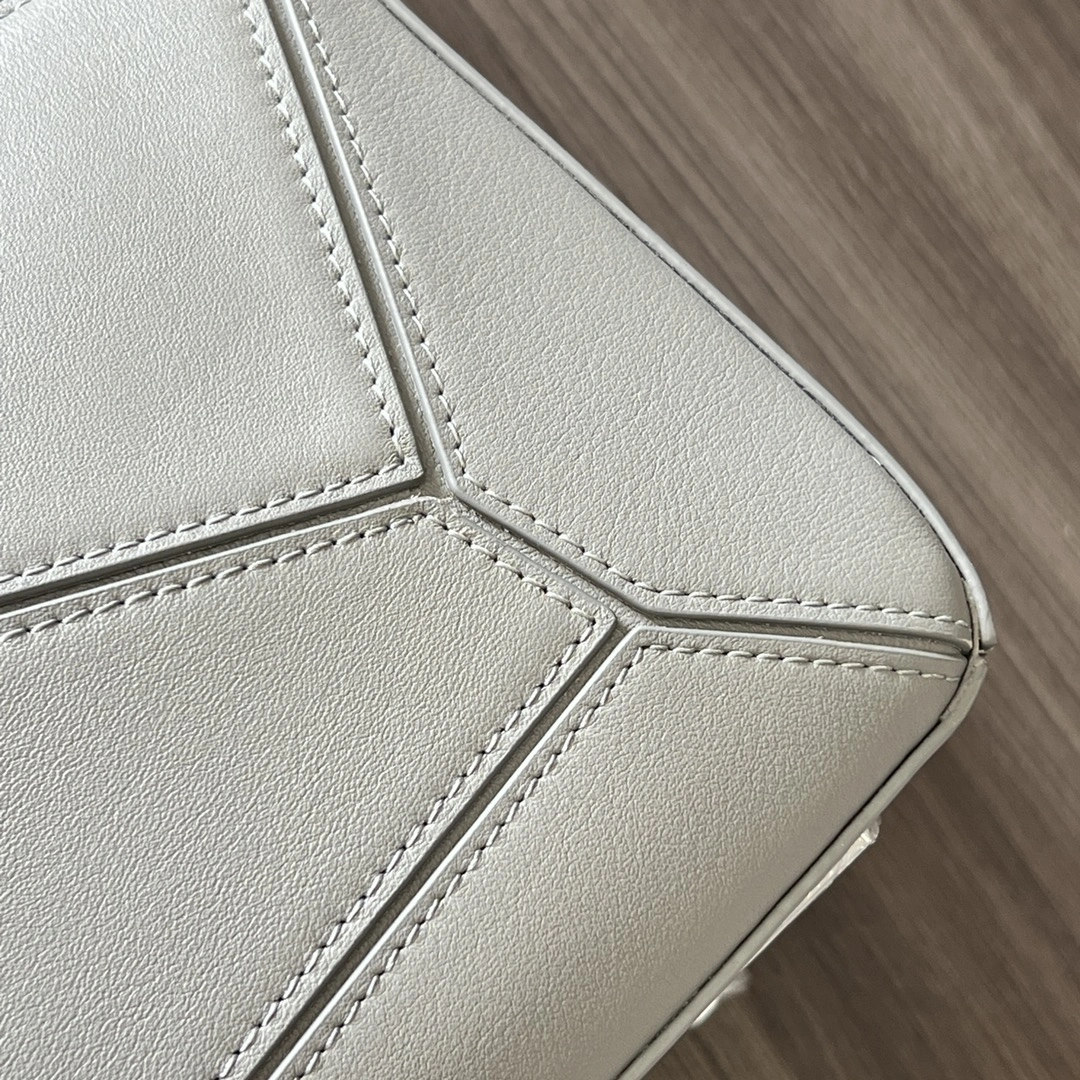 Lightweight Loewe Puzzle Bags 72137
