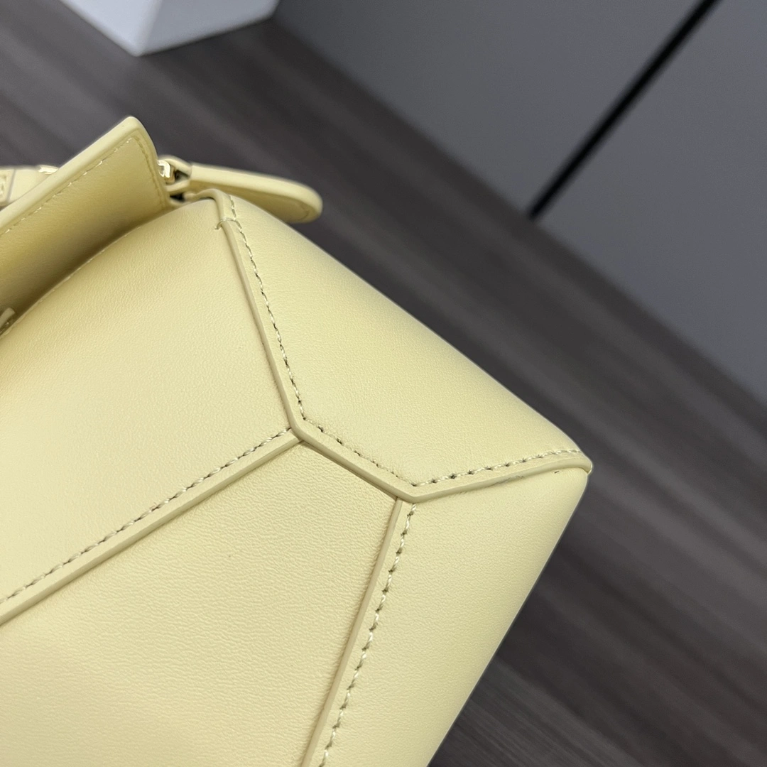 Modern Loewe Puzzle Bags 72102